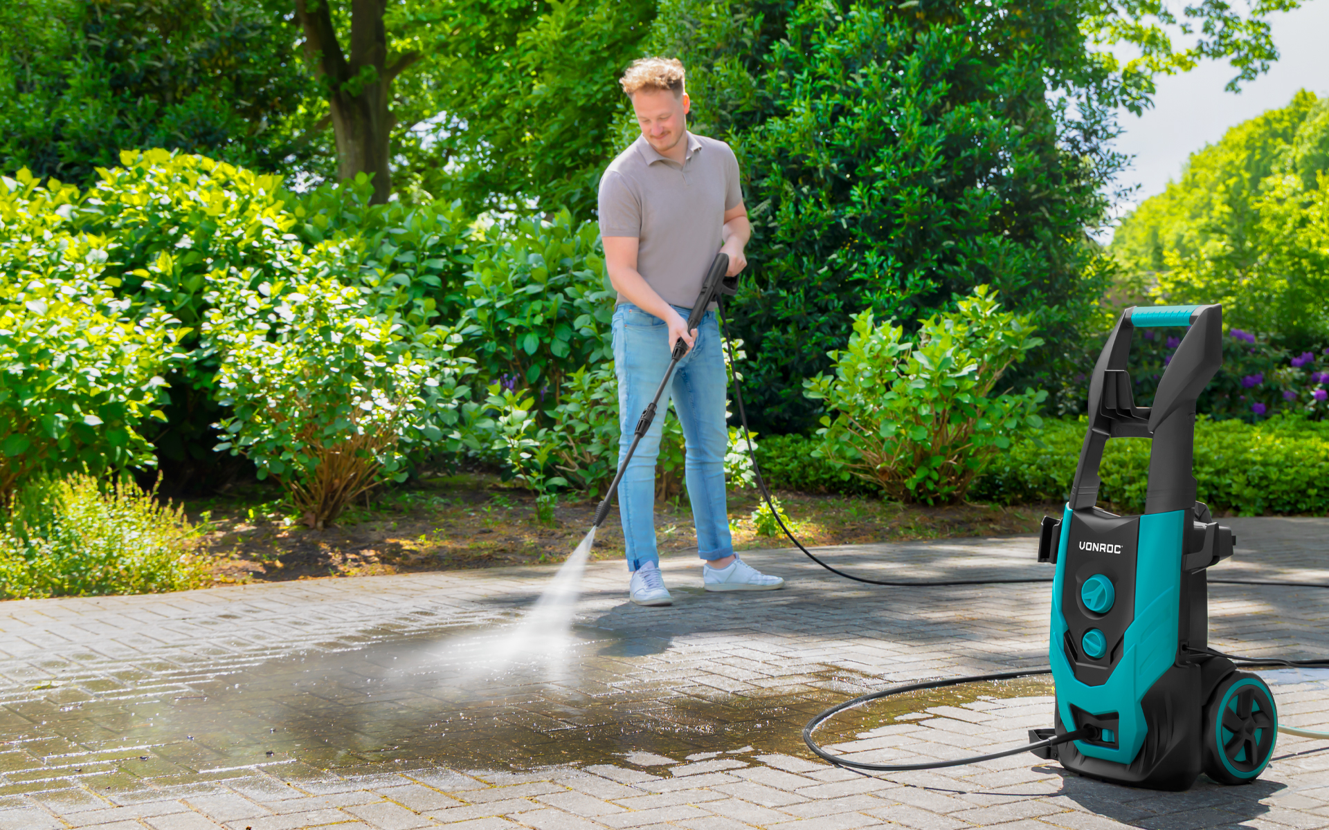 rengöring av uppfart med högtryckstvätt