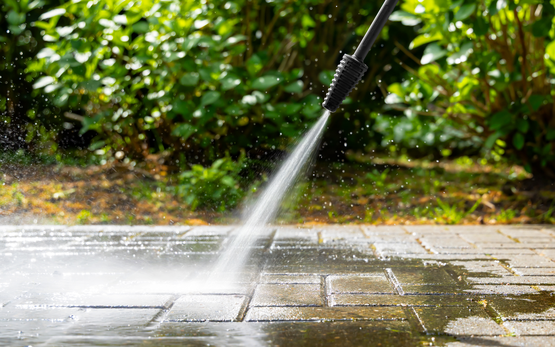 vattenstråle från högtryckstvätt